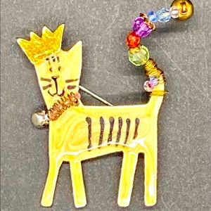 Vintage TC Signed Enamel Cat w/Crown Pin